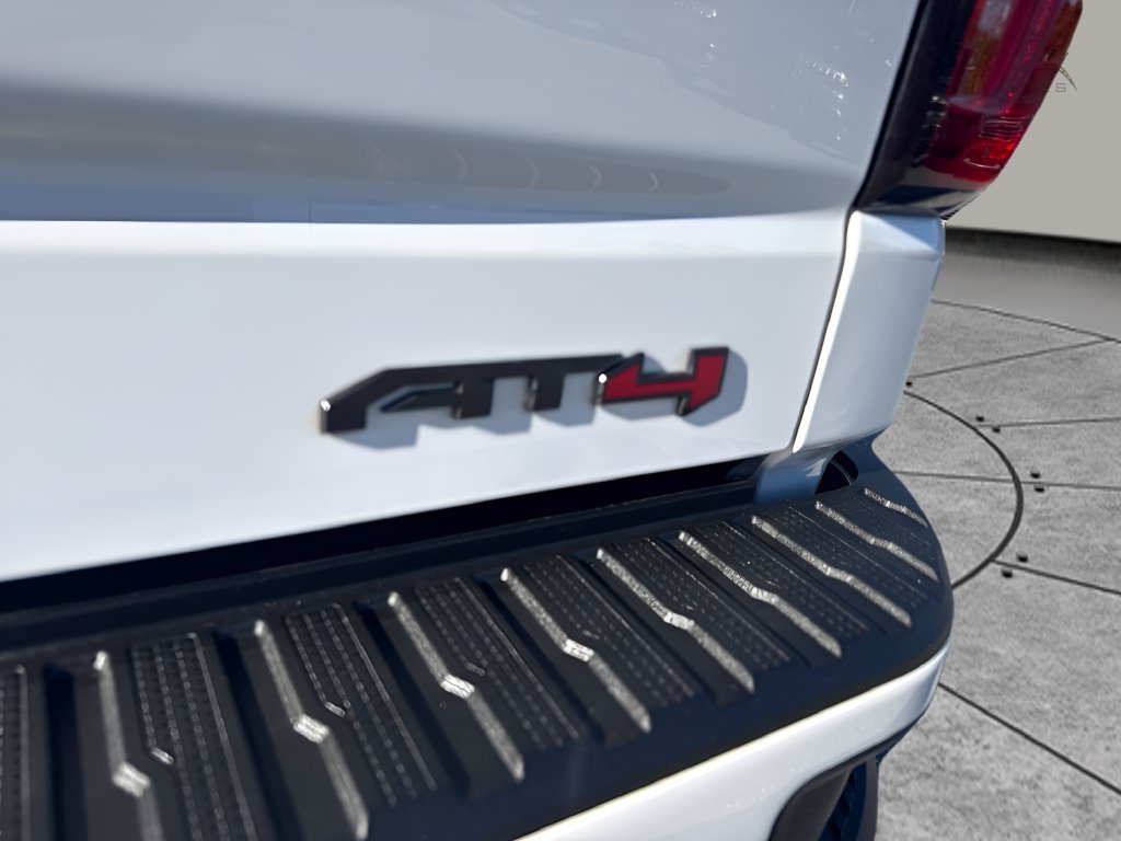 Used 2022 GMC Sierra 1500 AT4 w/ AT4 Premium Package AWD/4WD image 33