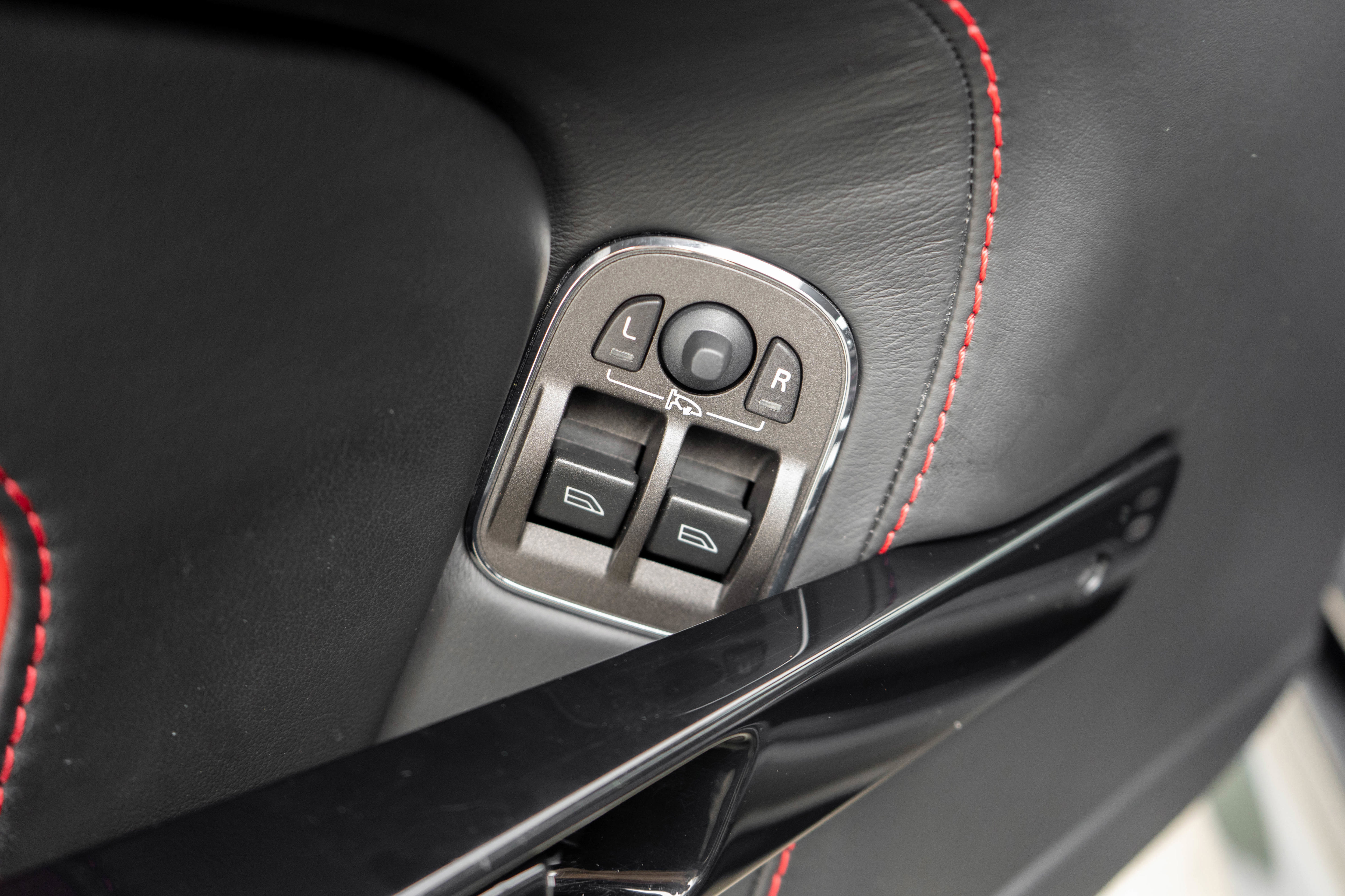 Used 2015 Aston Martin V12 Vantage S image 15