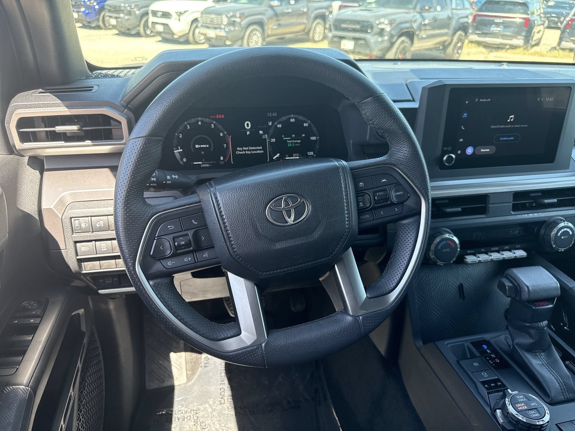 Certified 2025 Toyota Tacoma TRD Off-Road AWD/4WD image 11