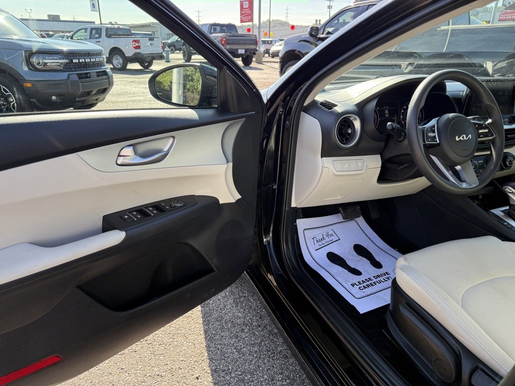 Used 2023 Kia Forte LXS w/ LXS Technology Package image 13