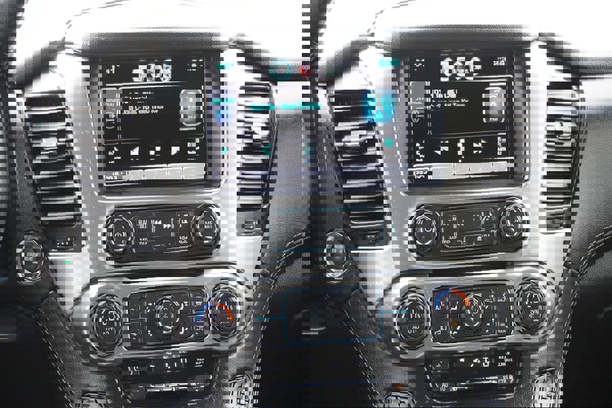 Used 2015 Chevrolet Suburban LTZ image 27