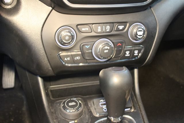 Used 2021 Jeep Cherokee Latitude AWD/4WD image 20