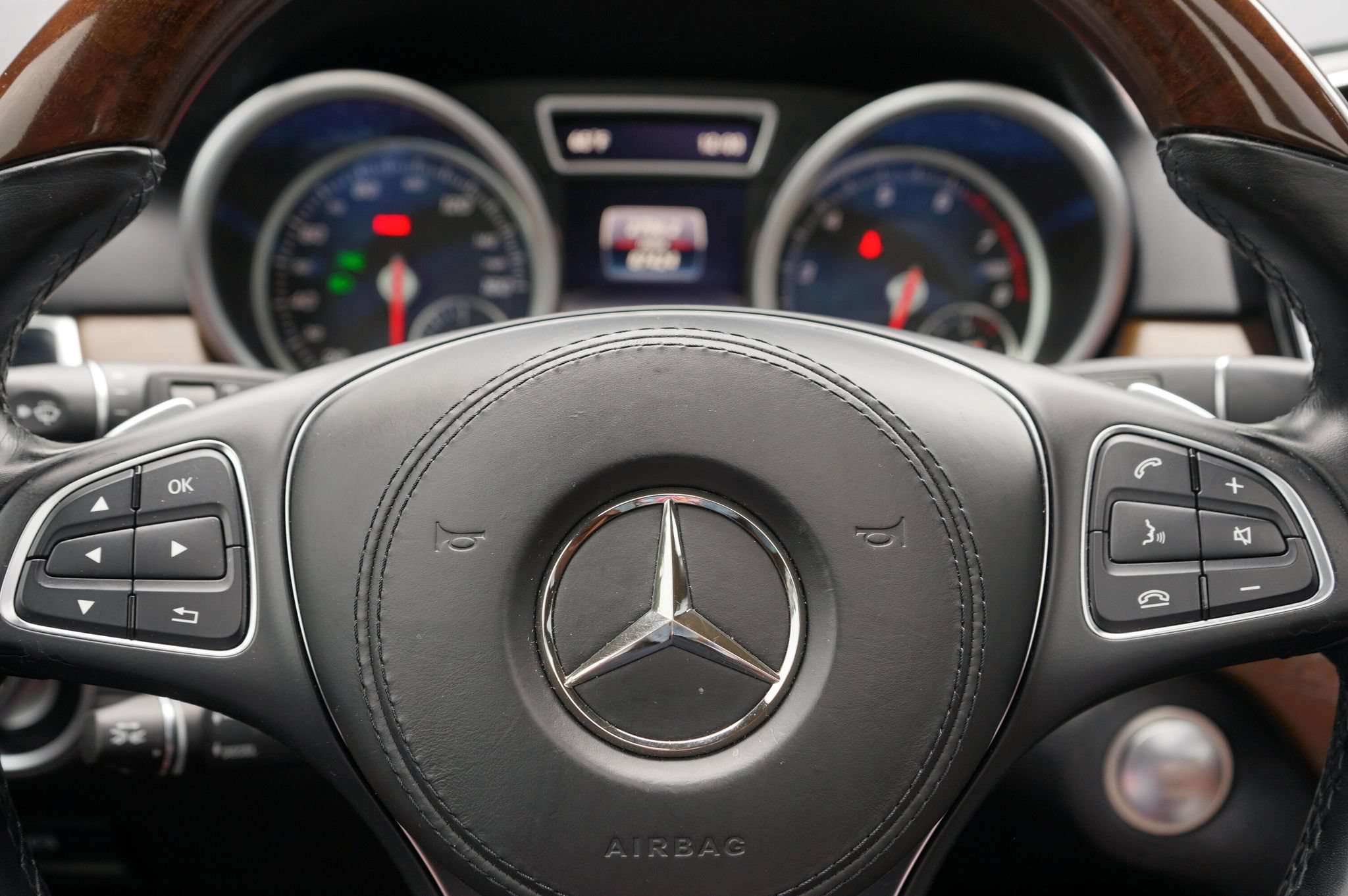 Used 2017 Mercedes-Benz GLS 550 4MATIC image 28