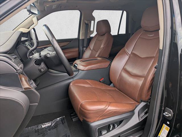 Used 2020 Cadillac Escalade Premium Luxury AWD/4WD image 17