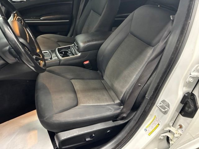 Used 2018 Chrysler 300 Touring w/ Chrome Appearance Package RWD image 12