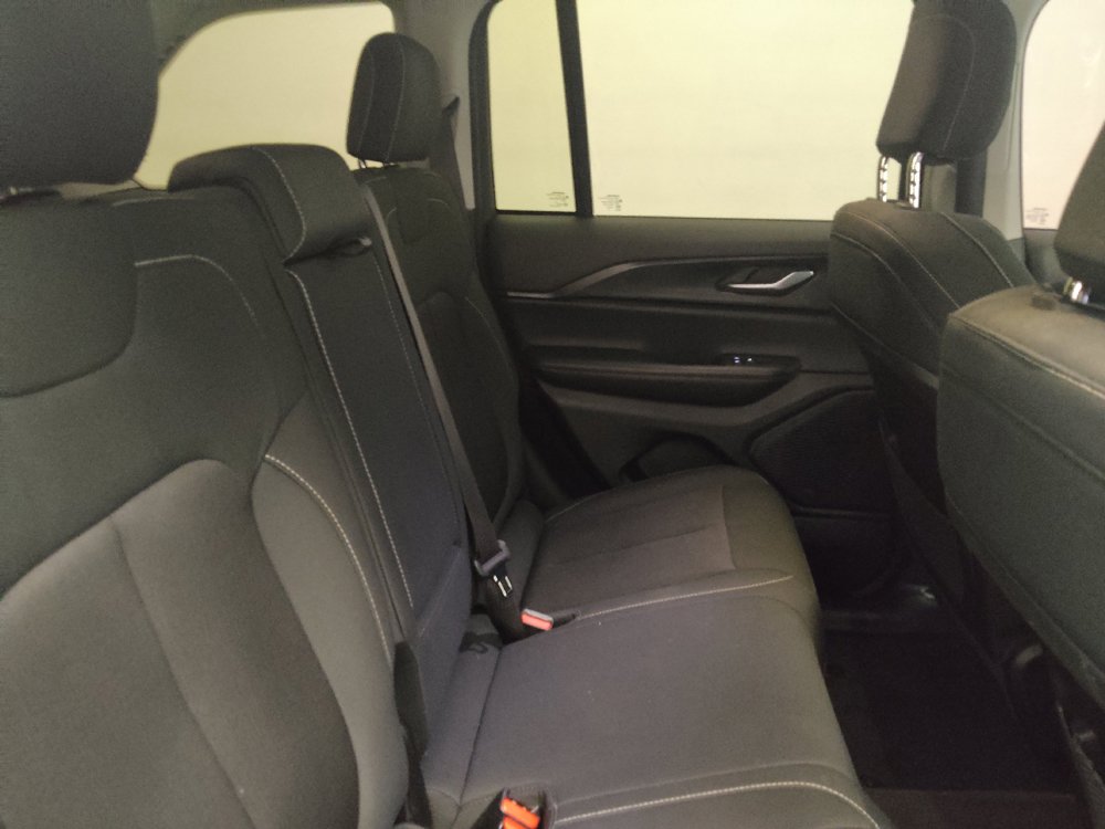 Used 2024 Jeep Grand Cherokee Laredo w/ Trailer Tow Package RWD image 19