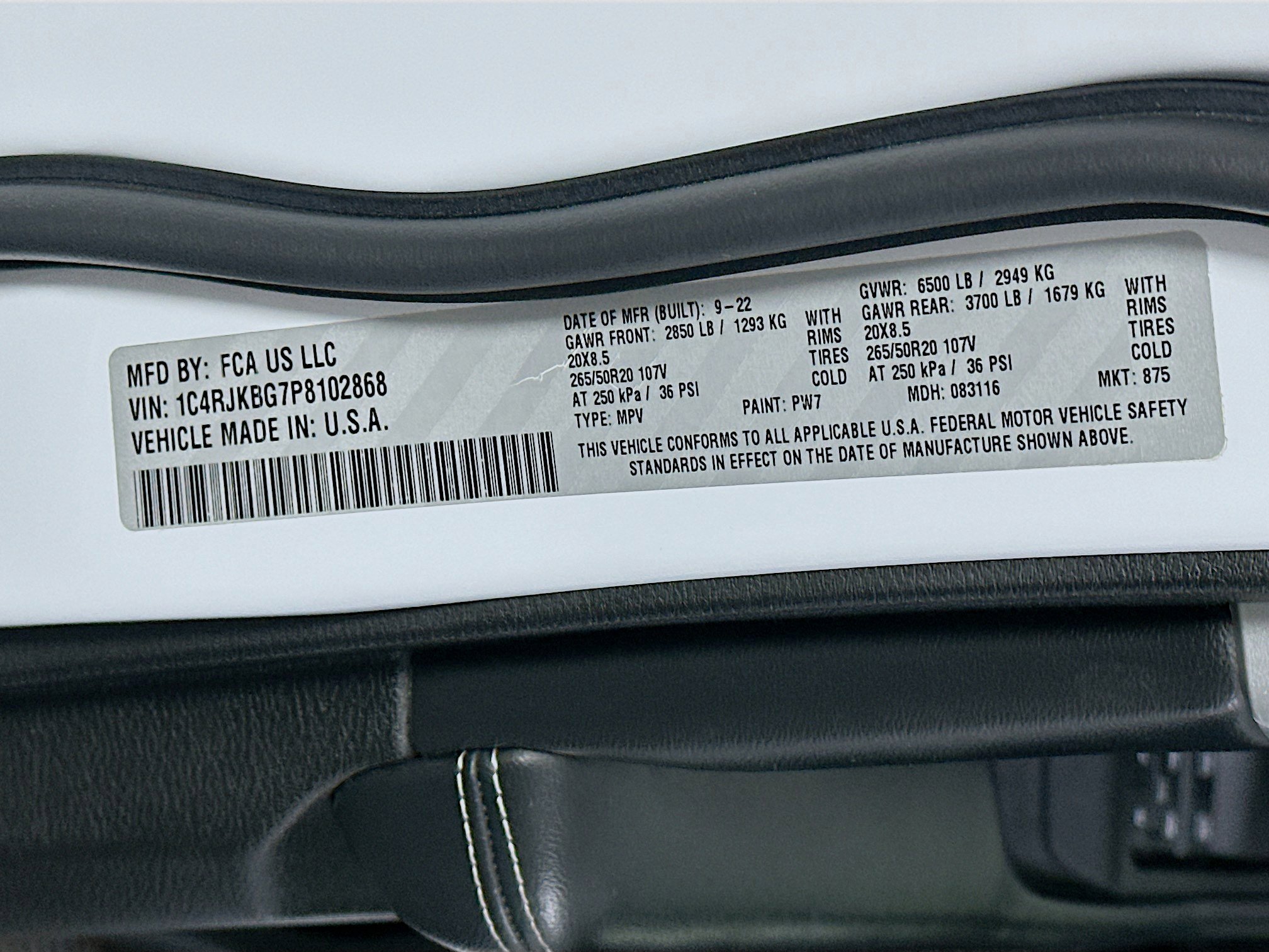 Used 2023 Jeep Grand Cherokee L Limited w/ Black Appearance Package image 12