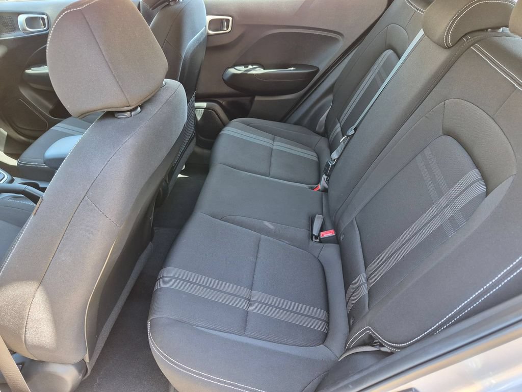 Used 2025 Hyundai Venue SEL FWD image 27