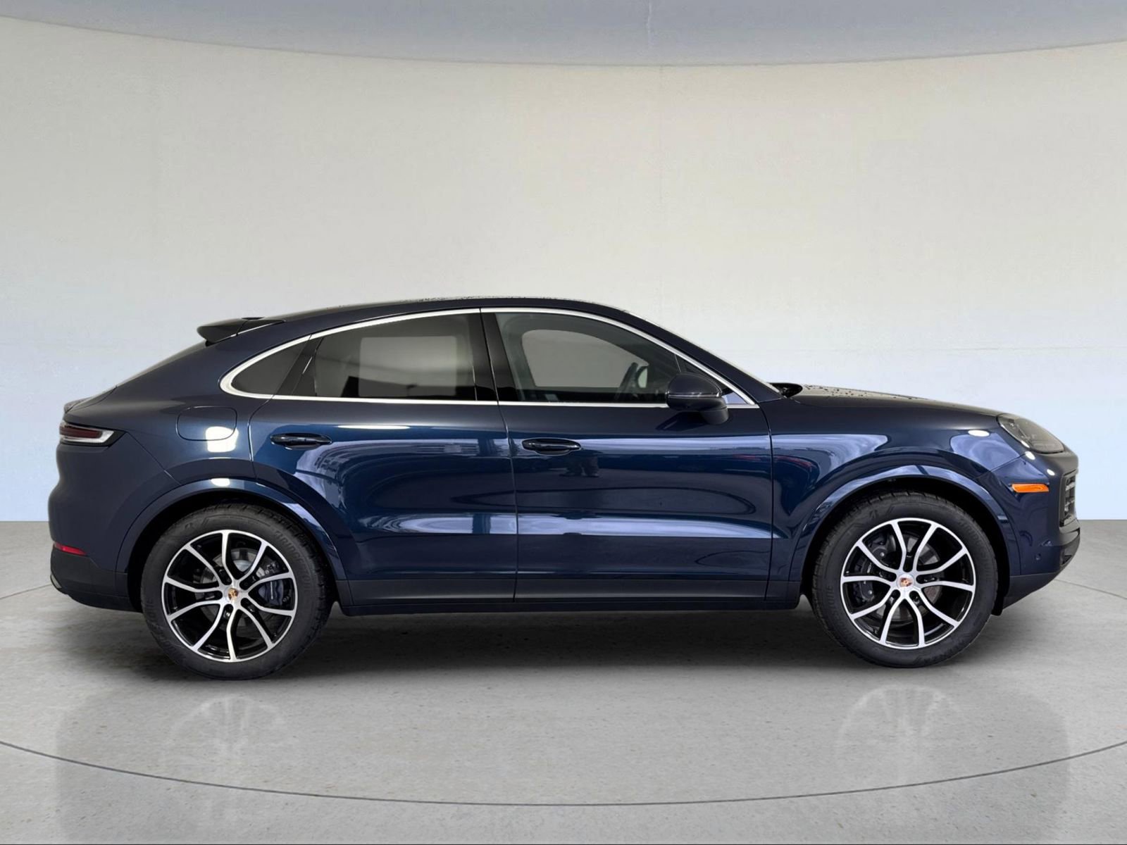 Certified 2025 Porsche Cayenne Coupe AWD/4WD image 9