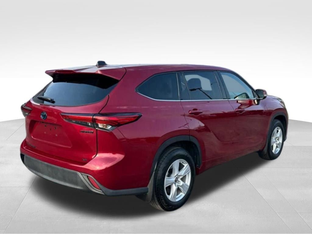Used 2022 Toyota Highlander LE AWD/4WD image 7