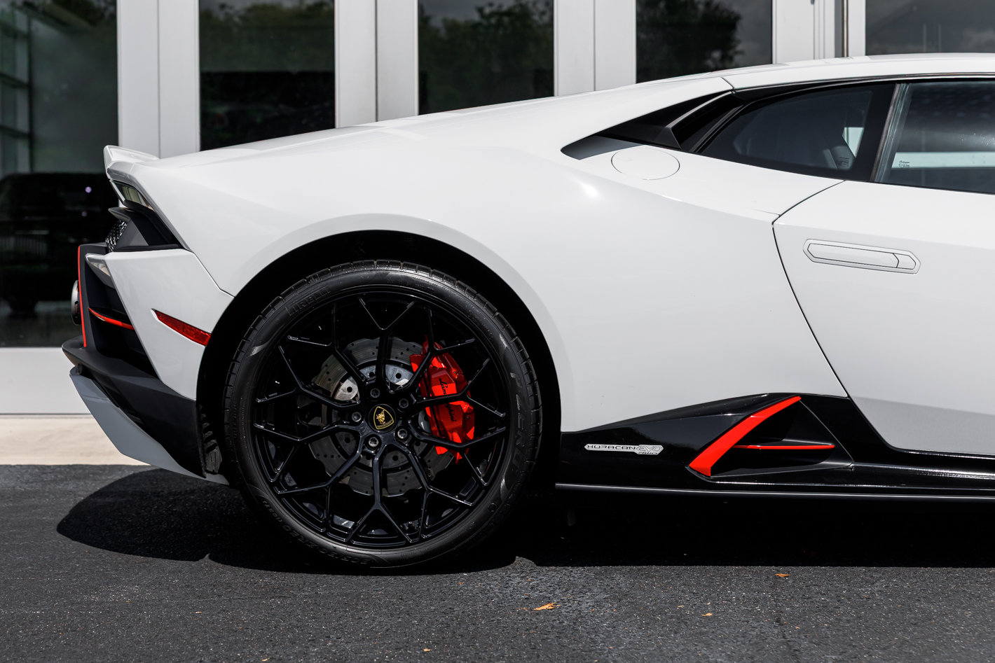Used 2022 Lamborghini Huracan EVO RWD image 29