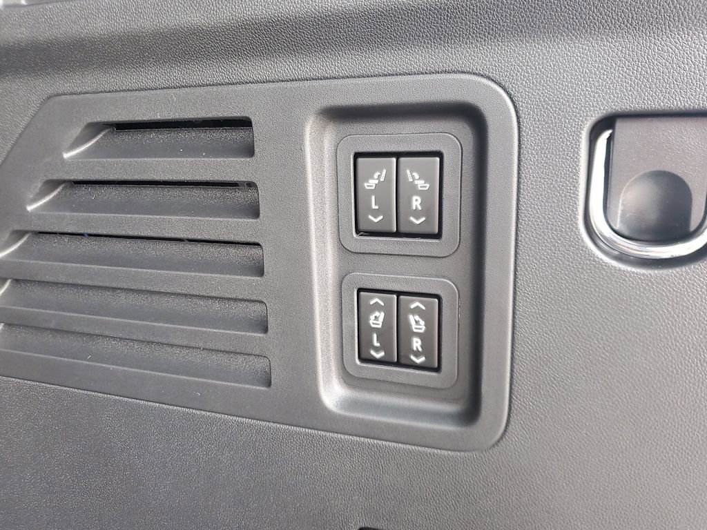 New 2026 Chevrolet Traverse RS w/ LPO, Floor Liner Package image 8