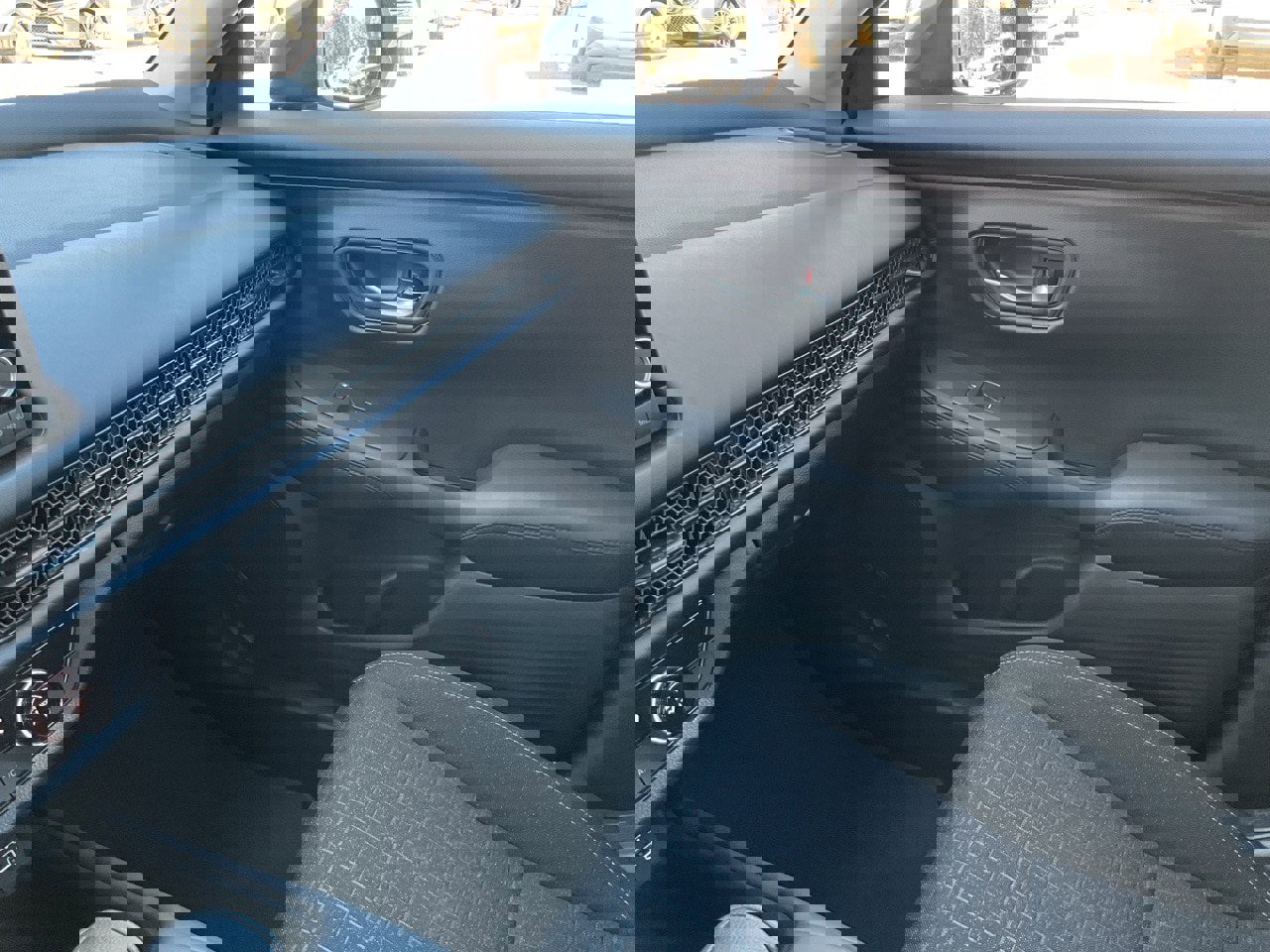 Used 2025 Honda HR-V LX image 37