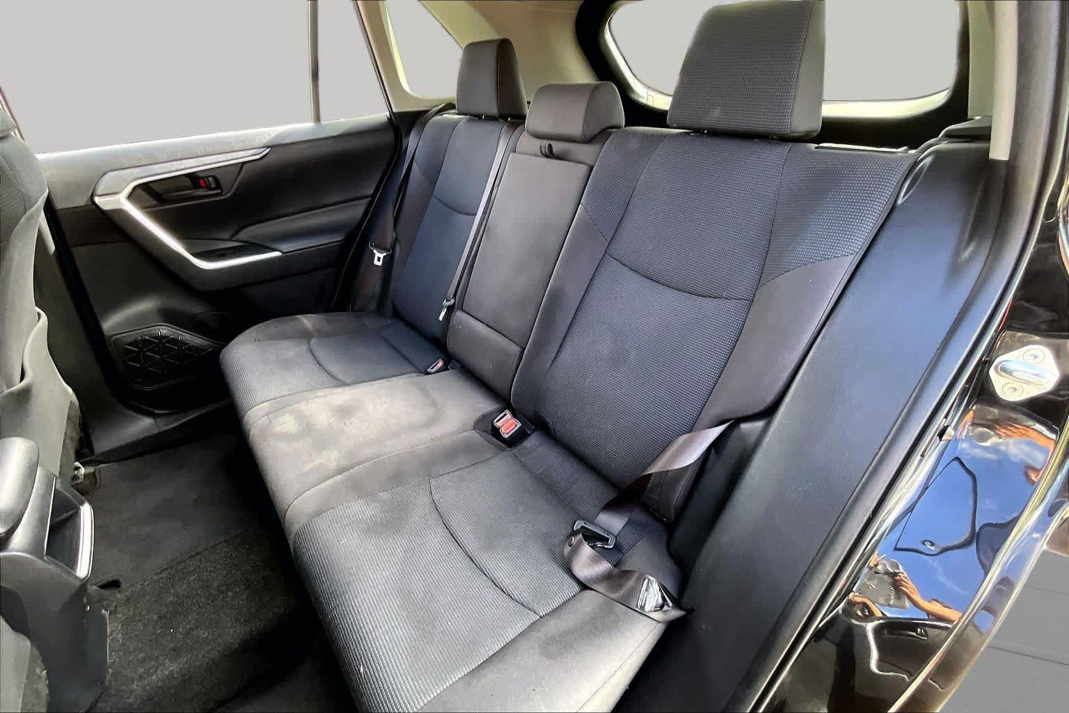 Used 2019 Toyota RAV4 LE w/ Carpet Mat Package FWD image 21