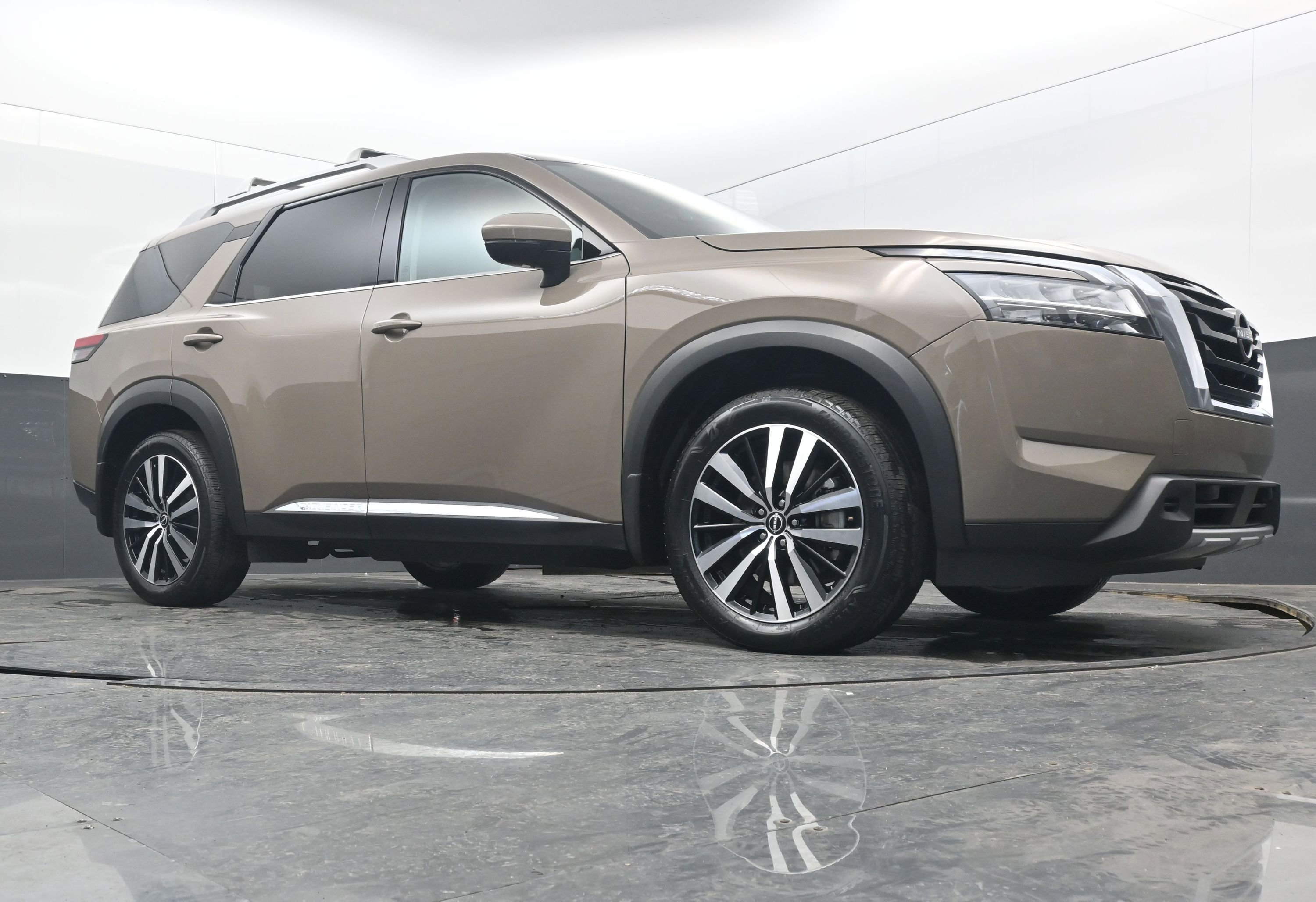 Certified 2024 Nissan Pathfinder Platinum w/ Cargo Package image 23