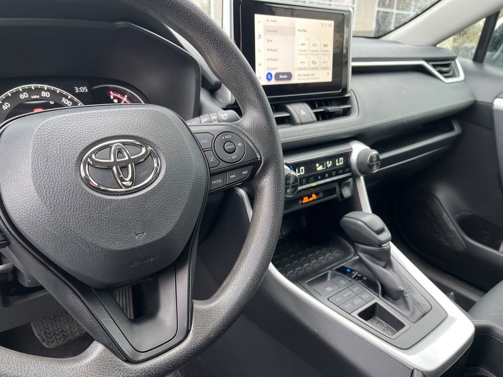 Used 2025 Toyota RAV4 XLE image 22