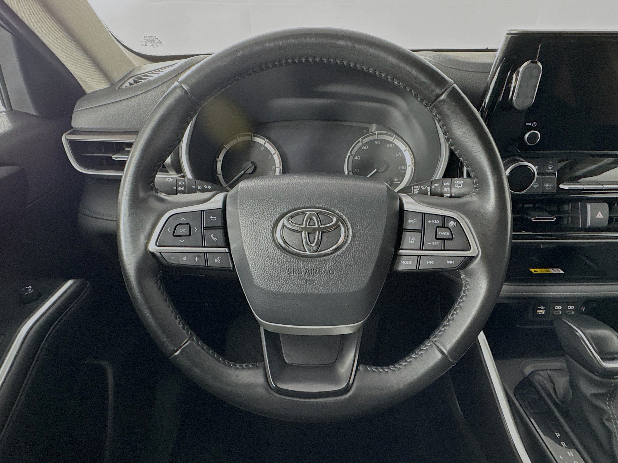 Used 2024 Toyota Highlander XLE AWD/4WD image 11