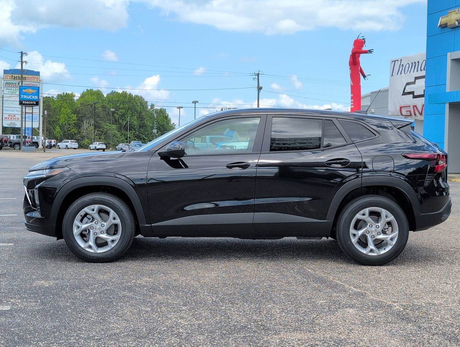New 2026 Chevrolet Trax LS w/ LS Convenience Package FWD image 2