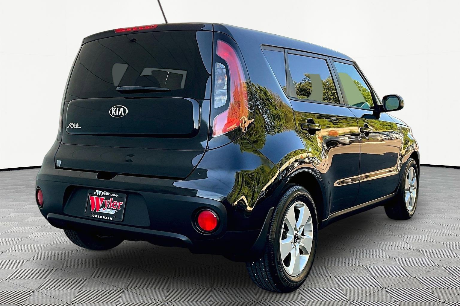 Used 2017 Kia Soul FWD image 6