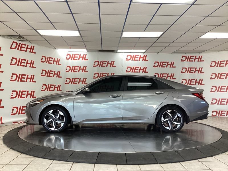 Used 2023 Hyundai Elantra SEL w/ Convenience Package FWD image 4