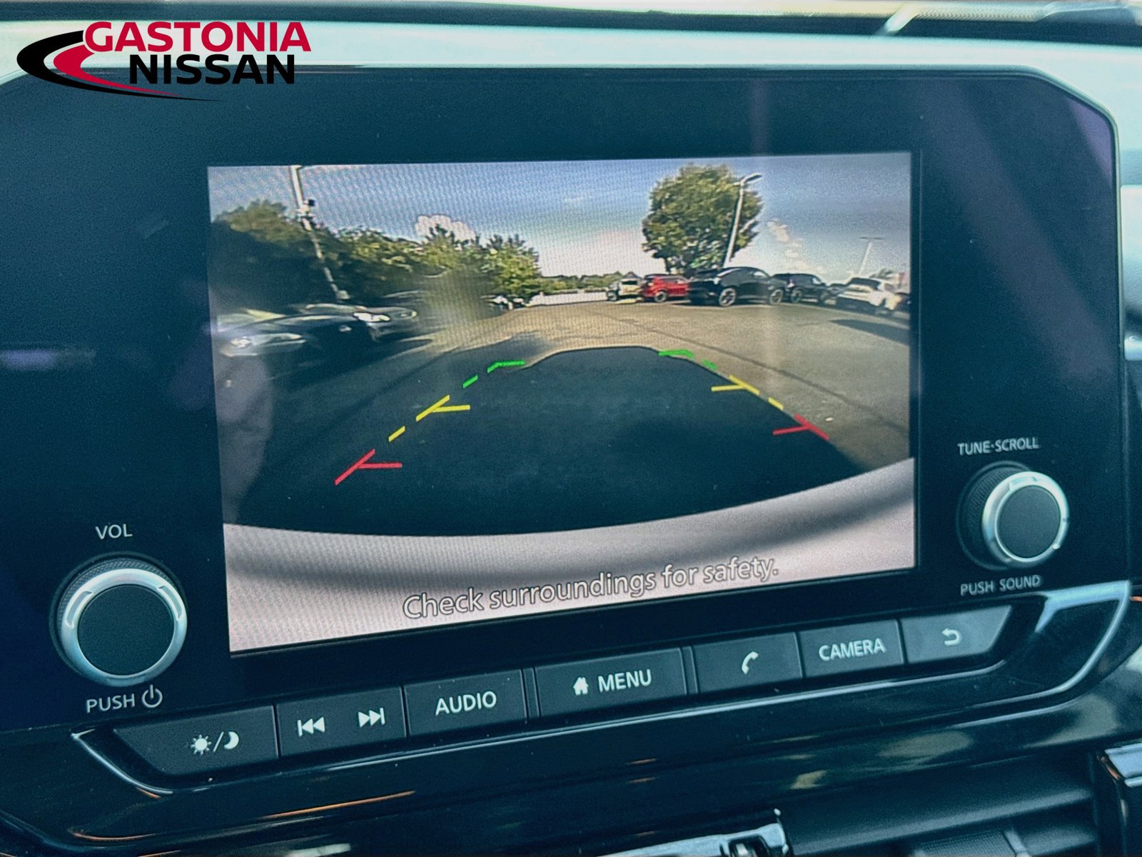 Used 2025 Nissan Pathfinder SV FWD image 17