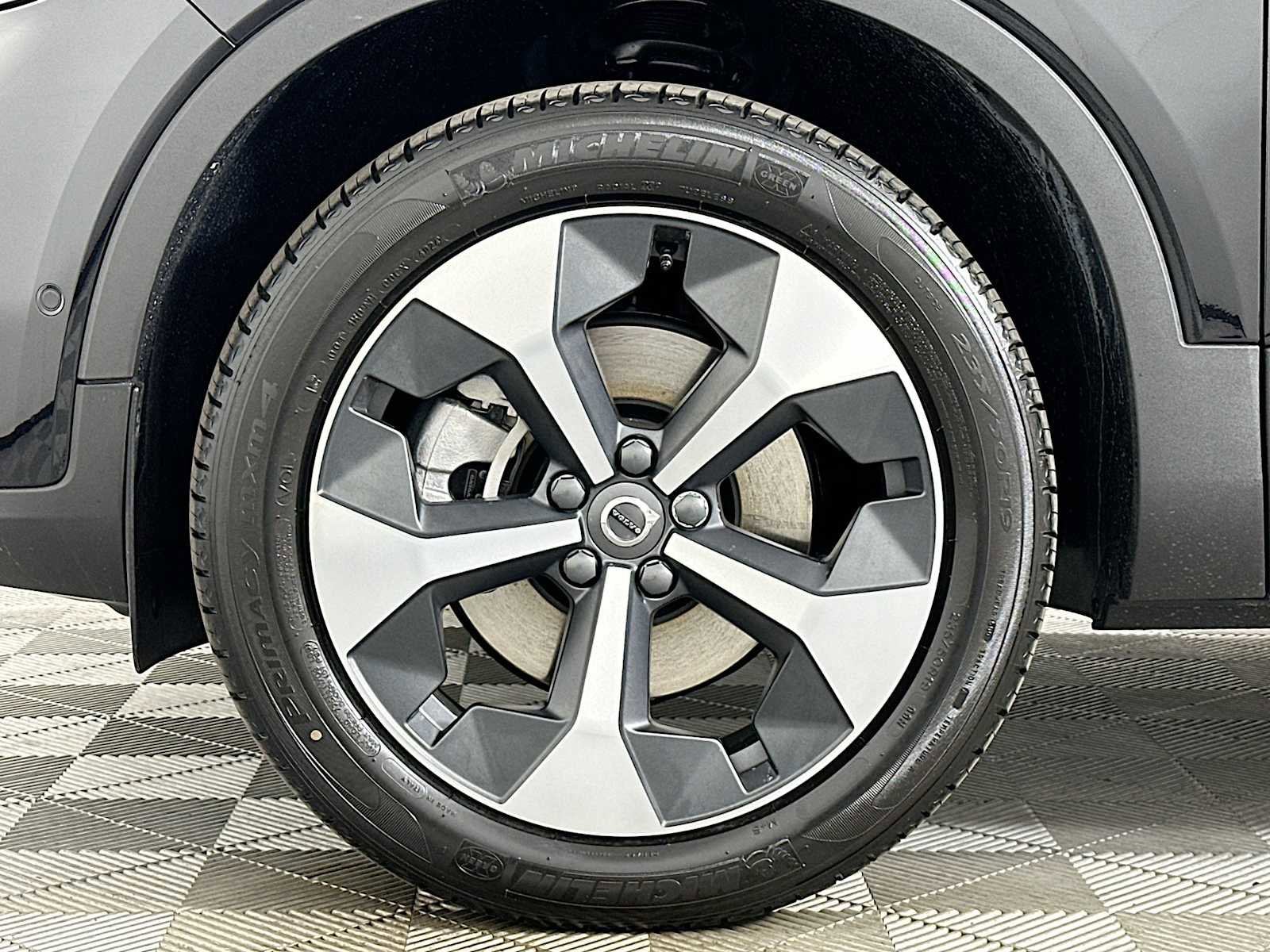 Used 2025 Volvo XC40 B5 Plus w/ Protection Package Premier image 27