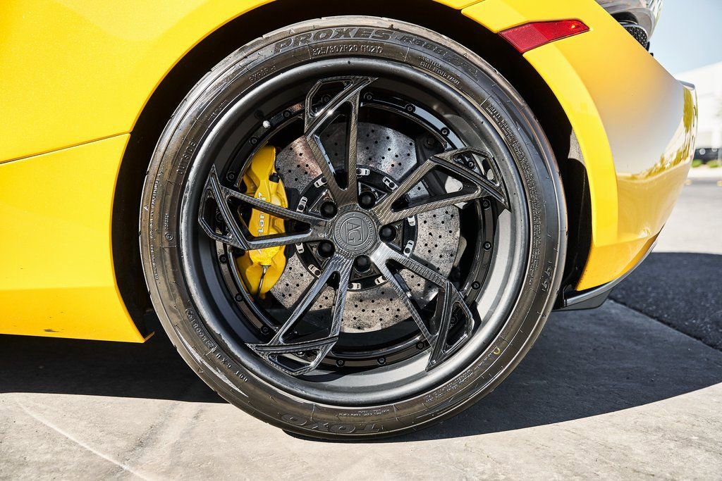 Used 2019 McLaren 720S RWD image 25