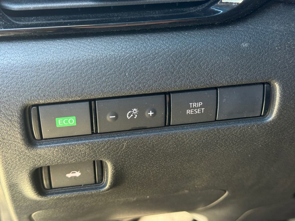 Used 2021 Nissan Sentra SV image 3