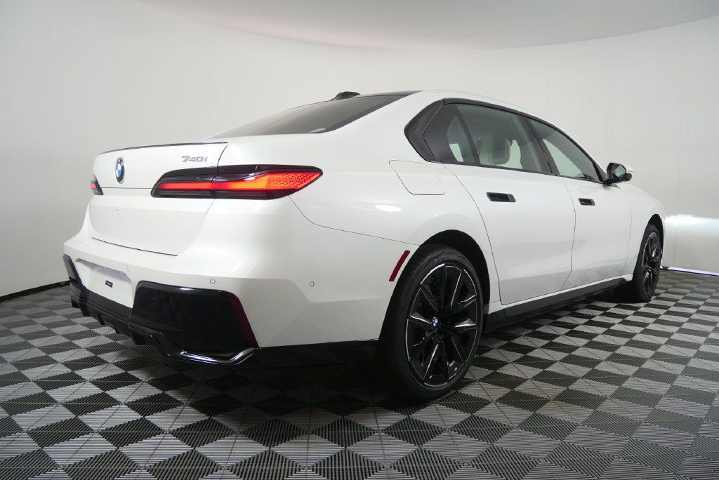 New 2026 BMW 740i RWD image 4