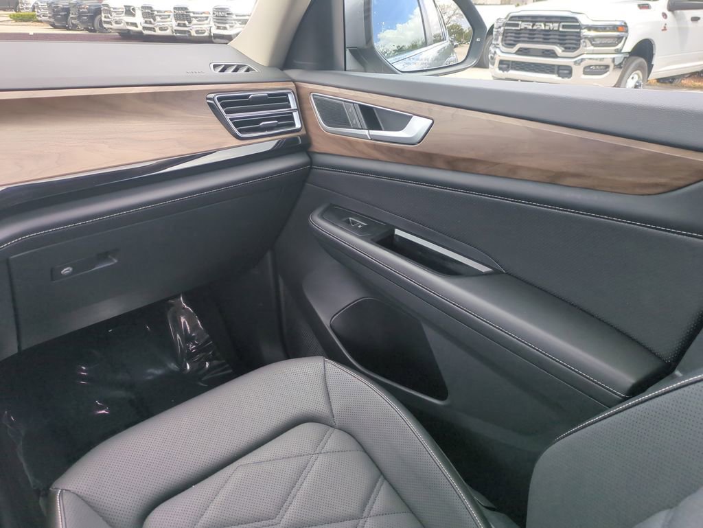 Used 2024 Volkswagen Atlas SE AWD/4WD image 19