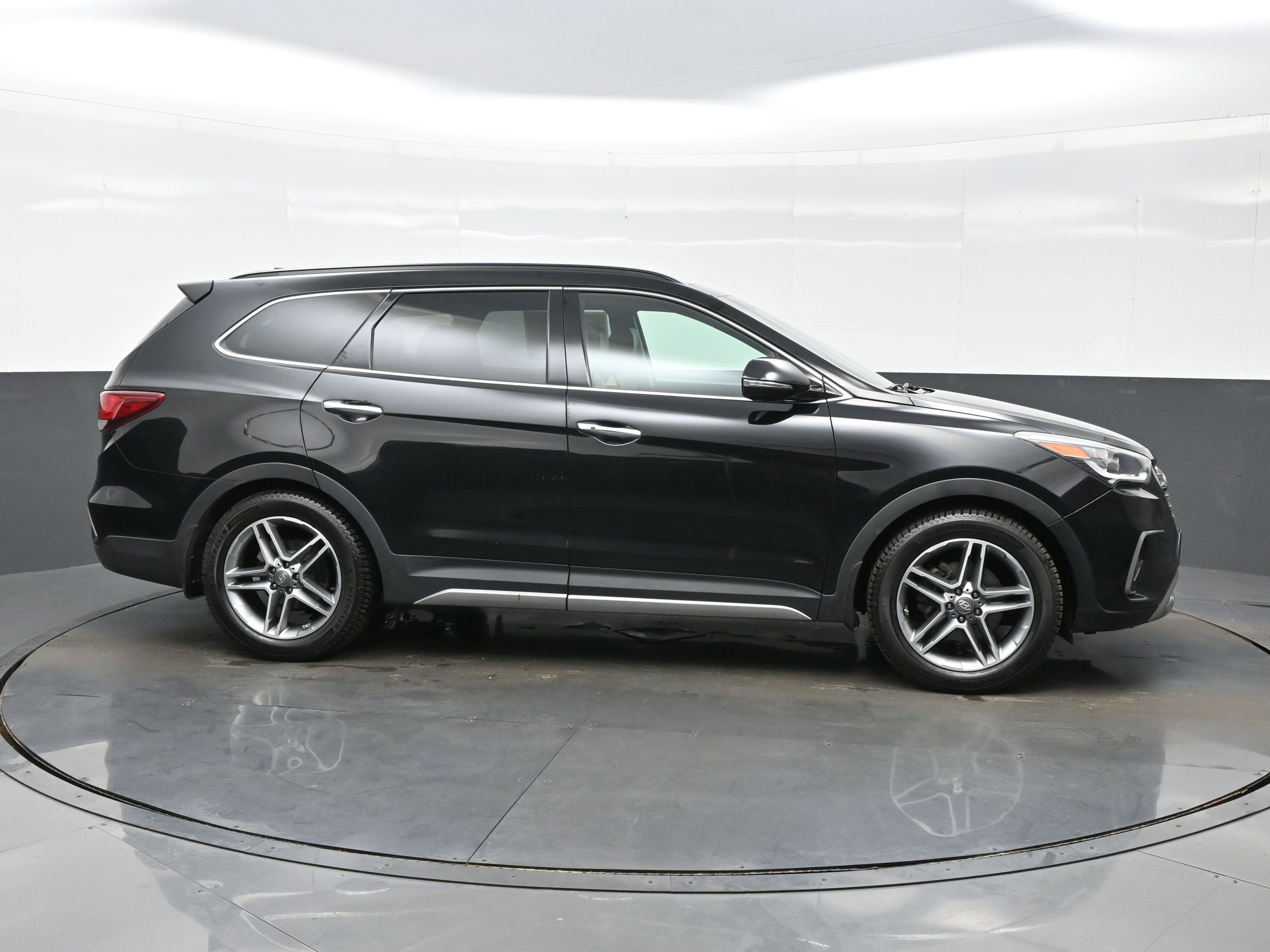 Used 2017 Hyundai Santa Fe Limited AWD/4WD image 7