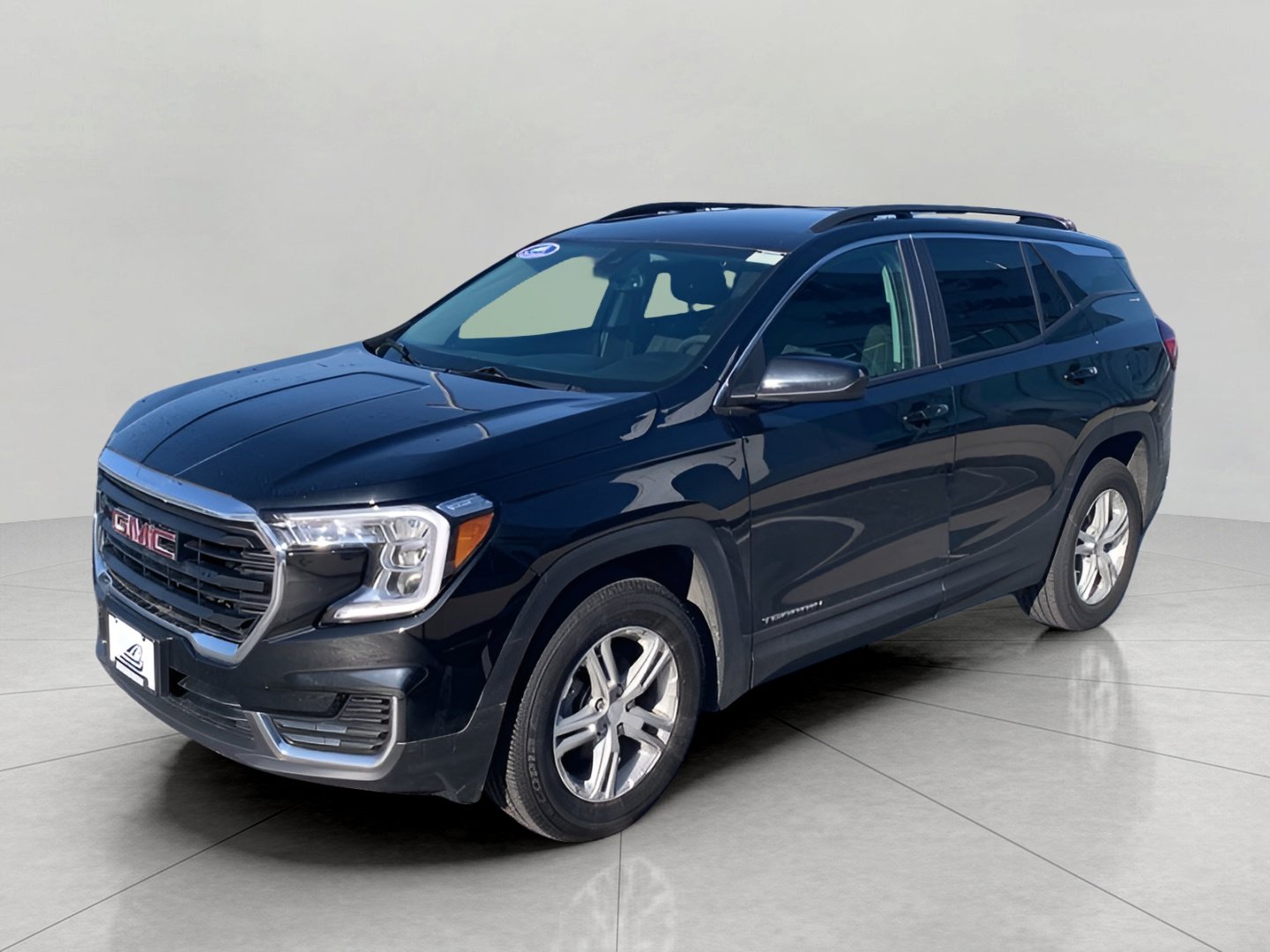 Used 2023 GMC Terrain SLE w/ Driver Convenience Package image 4