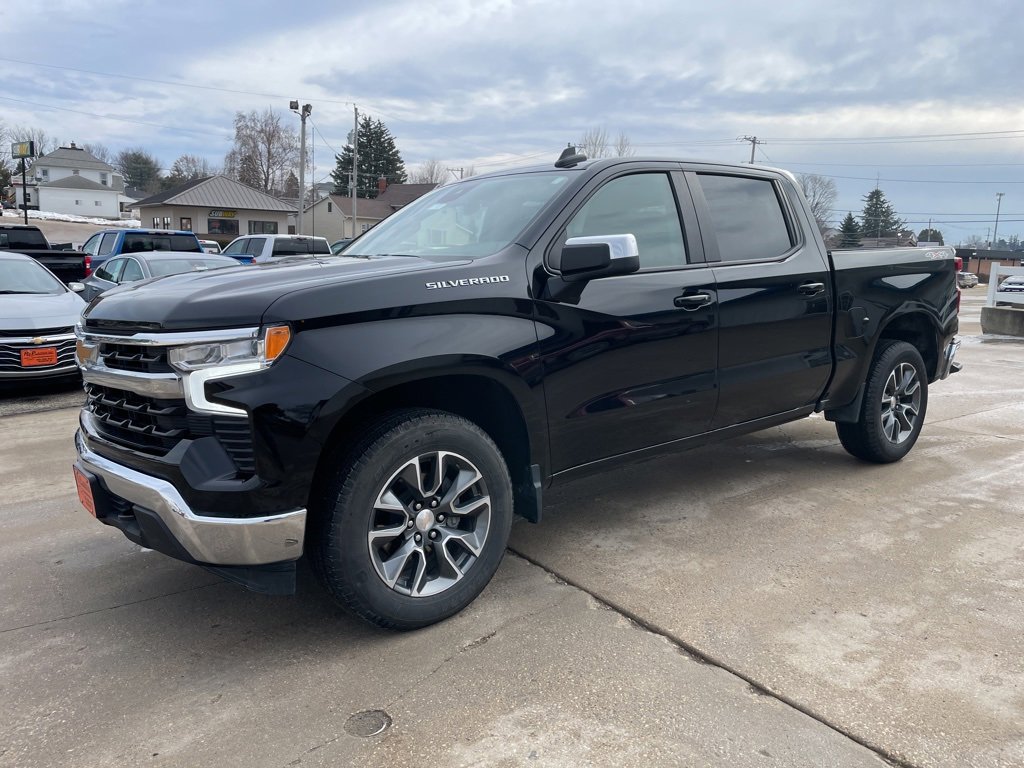 Used 2024 Chevrolet Silverado 1500 LT image 1