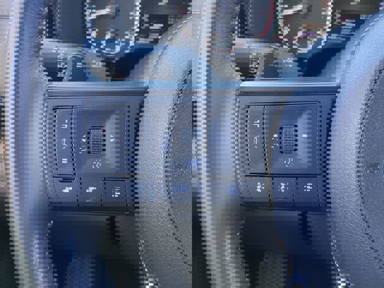 Used 2025 Nissan Pathfinder SV image 24