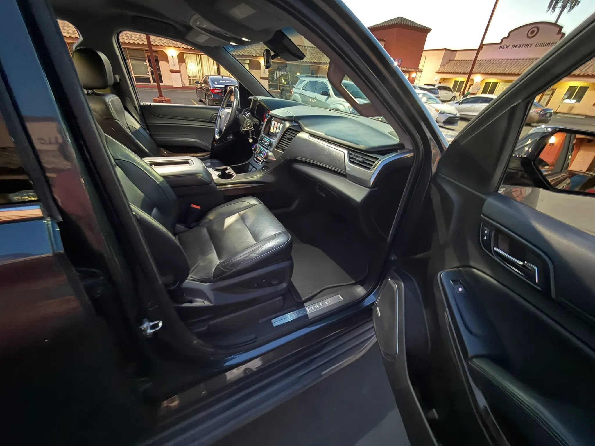 Used 2020 Chevrolet Suburban LT RWD image 22
