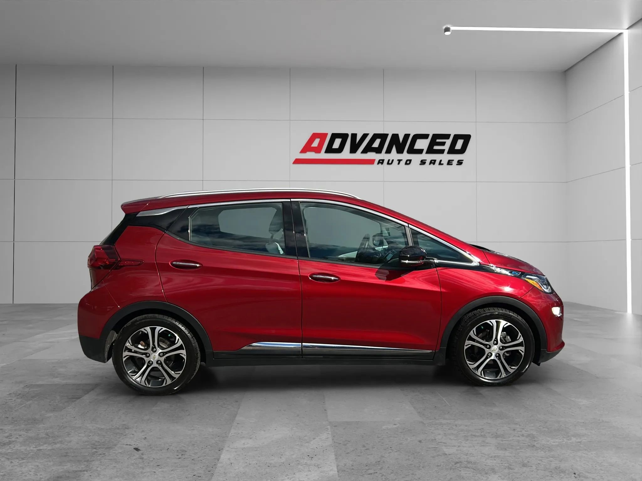 Used 2017 Chevrolet Bolt Premier w/ Driver Confidence II Package image 8