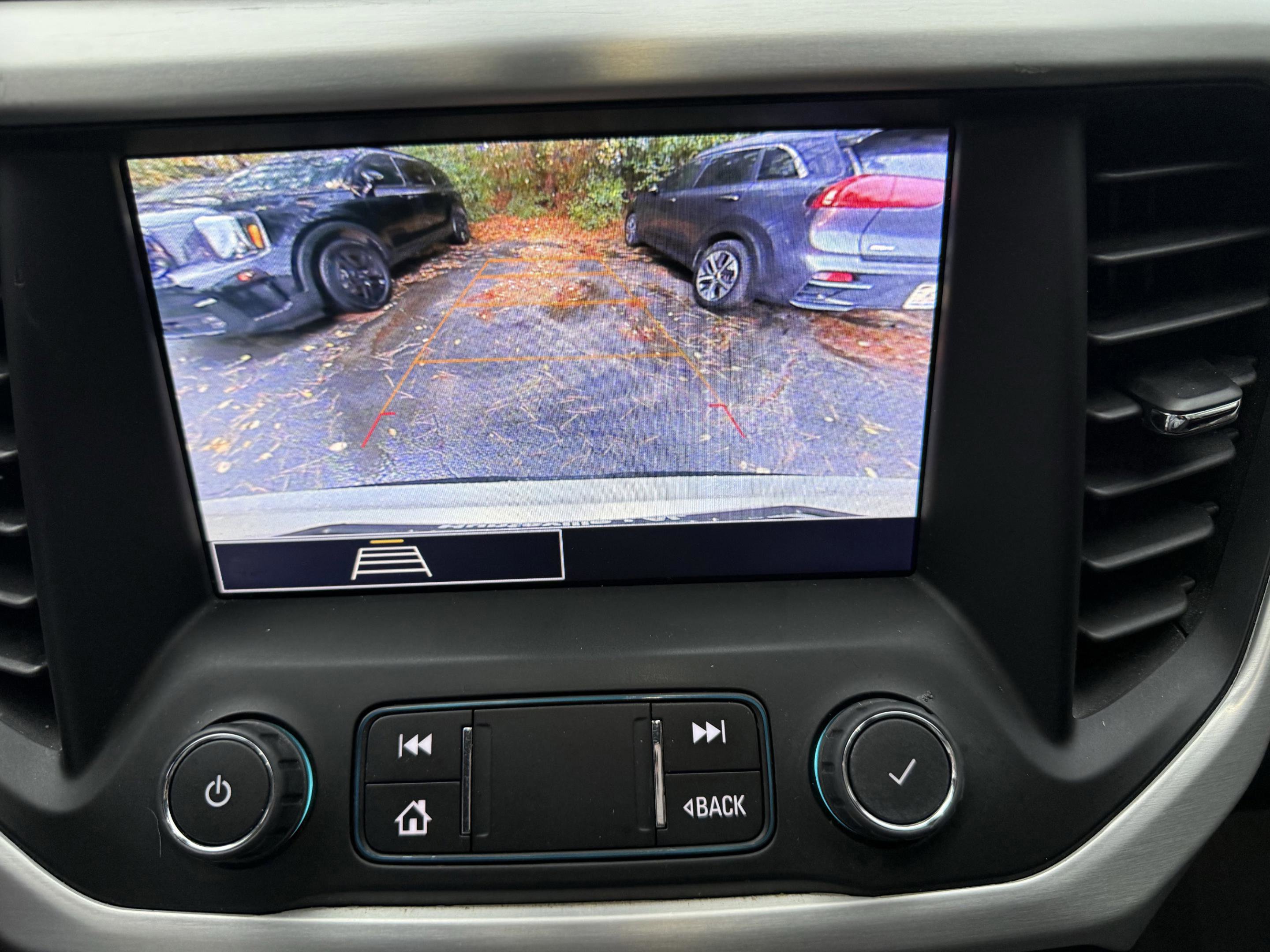 Used 2022 GMC Acadia SLE image 19