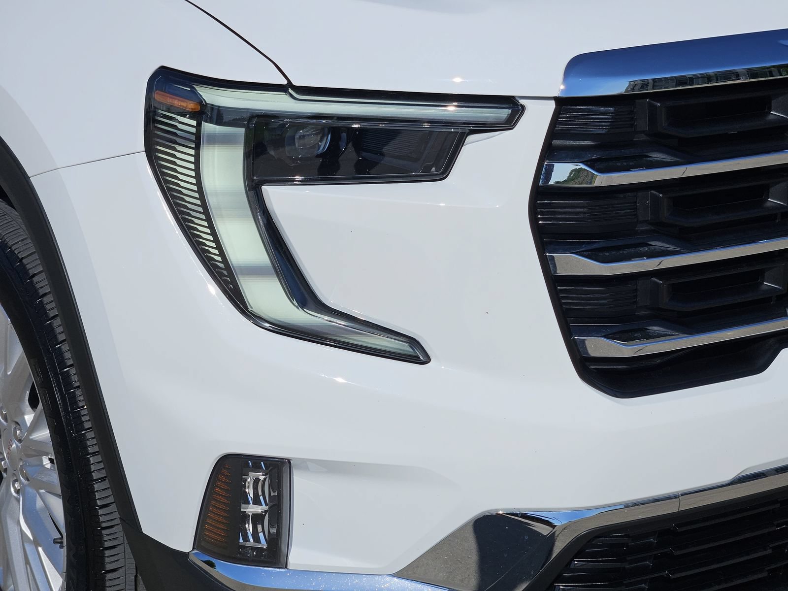 Certified 2026 GMC Acadia Elevation w/ Elevation Premium Package FWD image 9