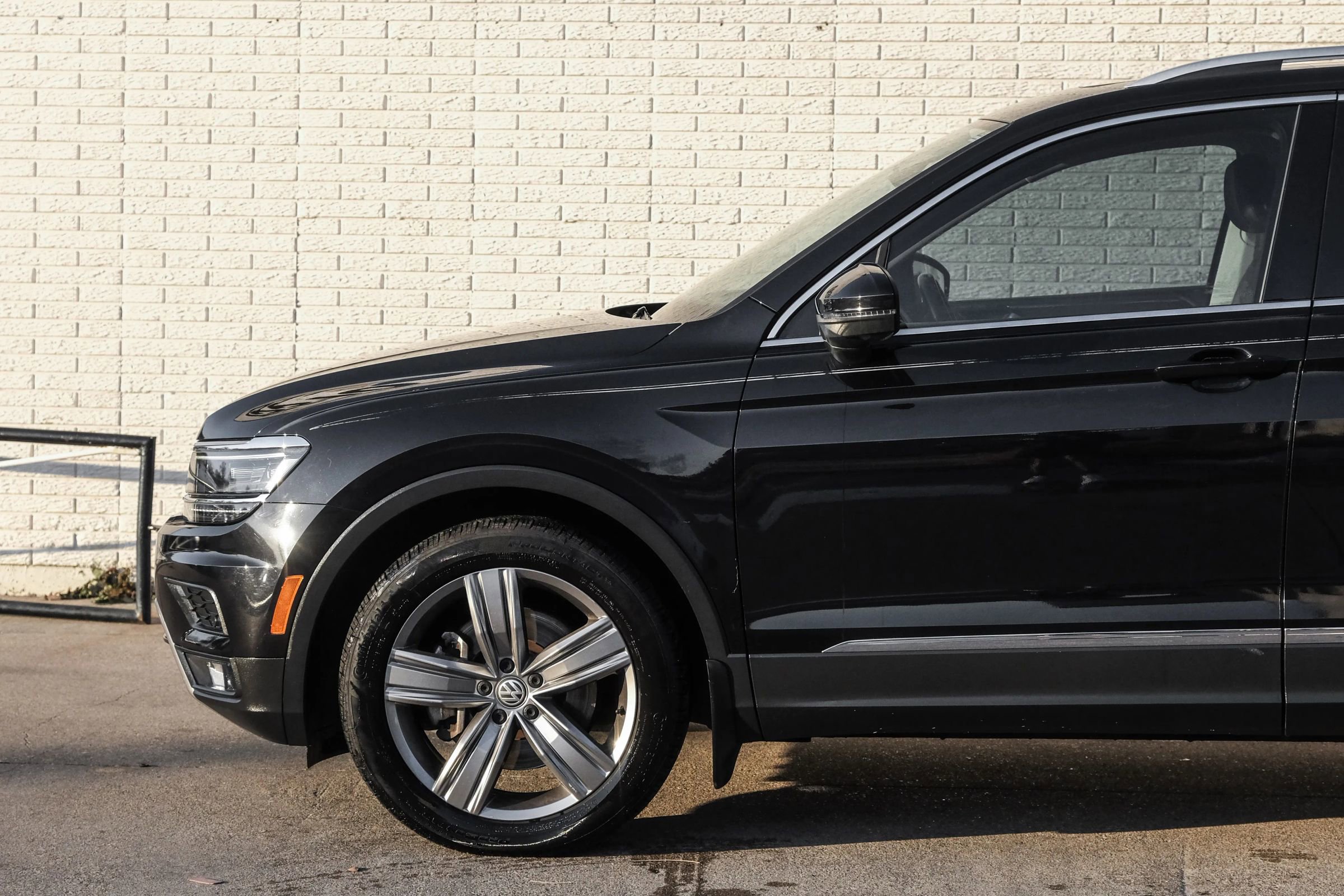 Used 2018 Volkswagen Tiguan SEL Premium image 12