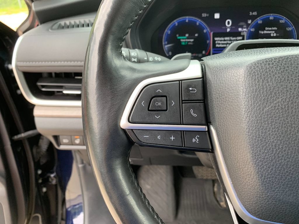 Used 2024 Toyota Grand Highlander AWD image 30