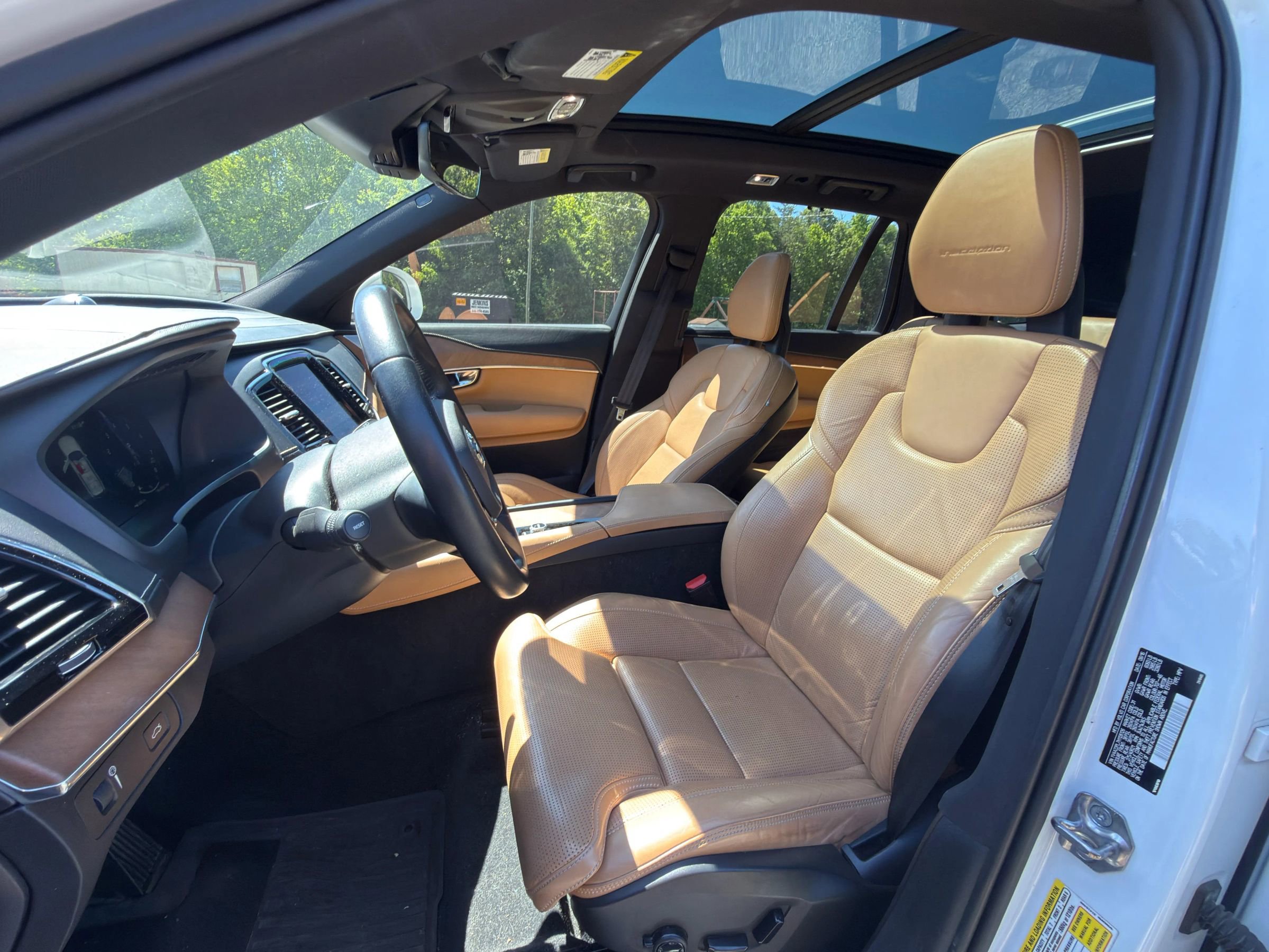 Used 2017 Volvo XC90 T6 Inscription w/ Vision Package AWD/4WD image 2