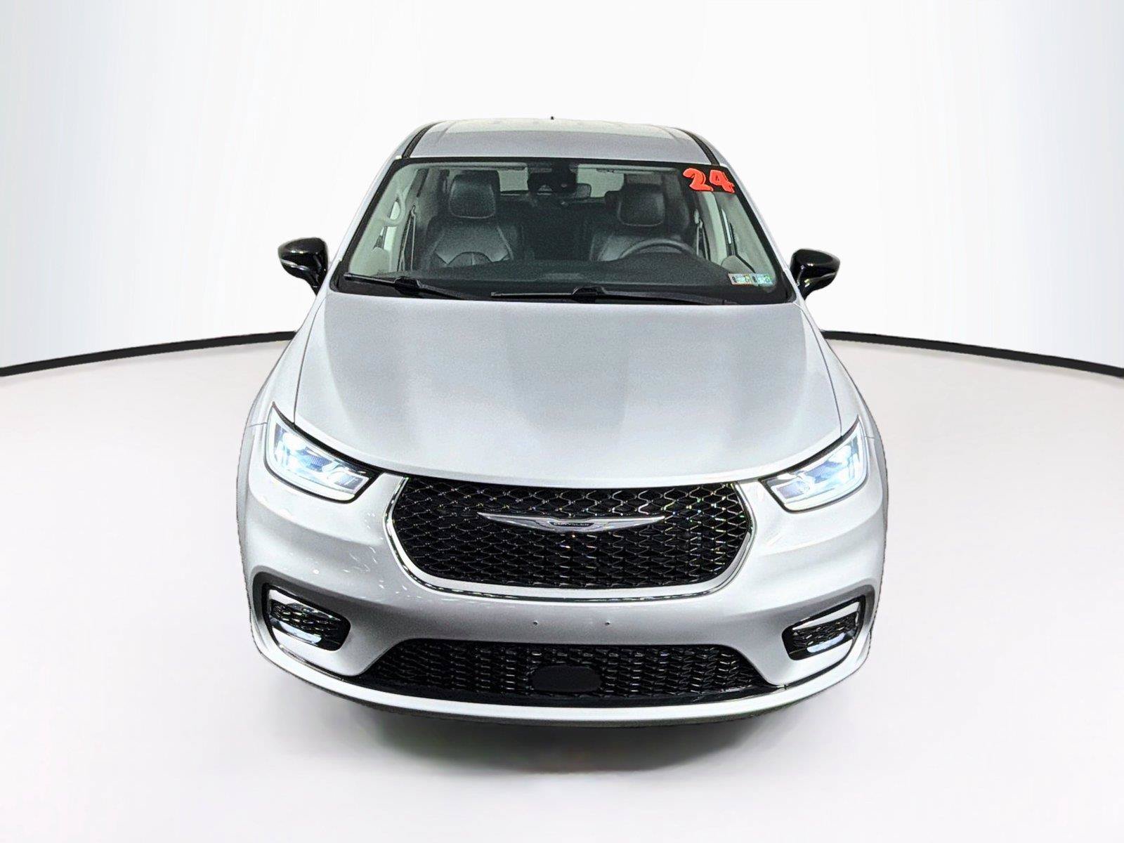 Used 2024 Chrysler Pacifica Touring-L FWD image 13