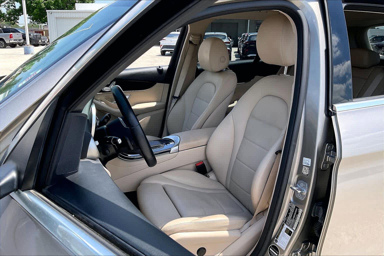 Used 2020 Mercedes-Benz GLC 300 image 8