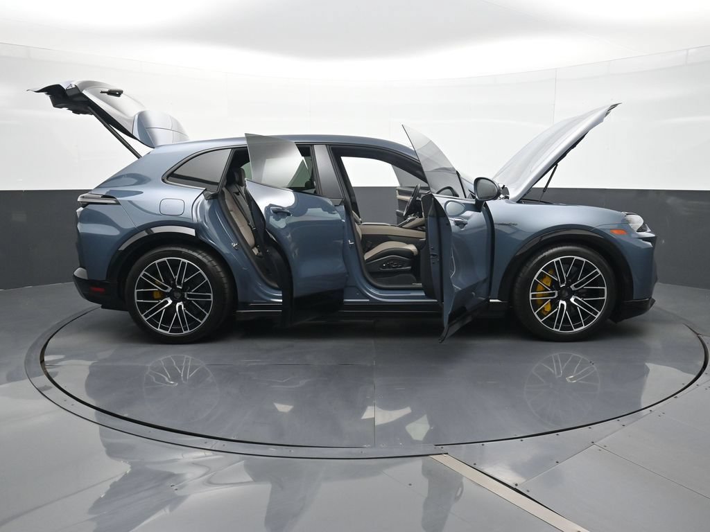 Used 2026 Porsche Cayenne Turbo AWD/4WD image 35