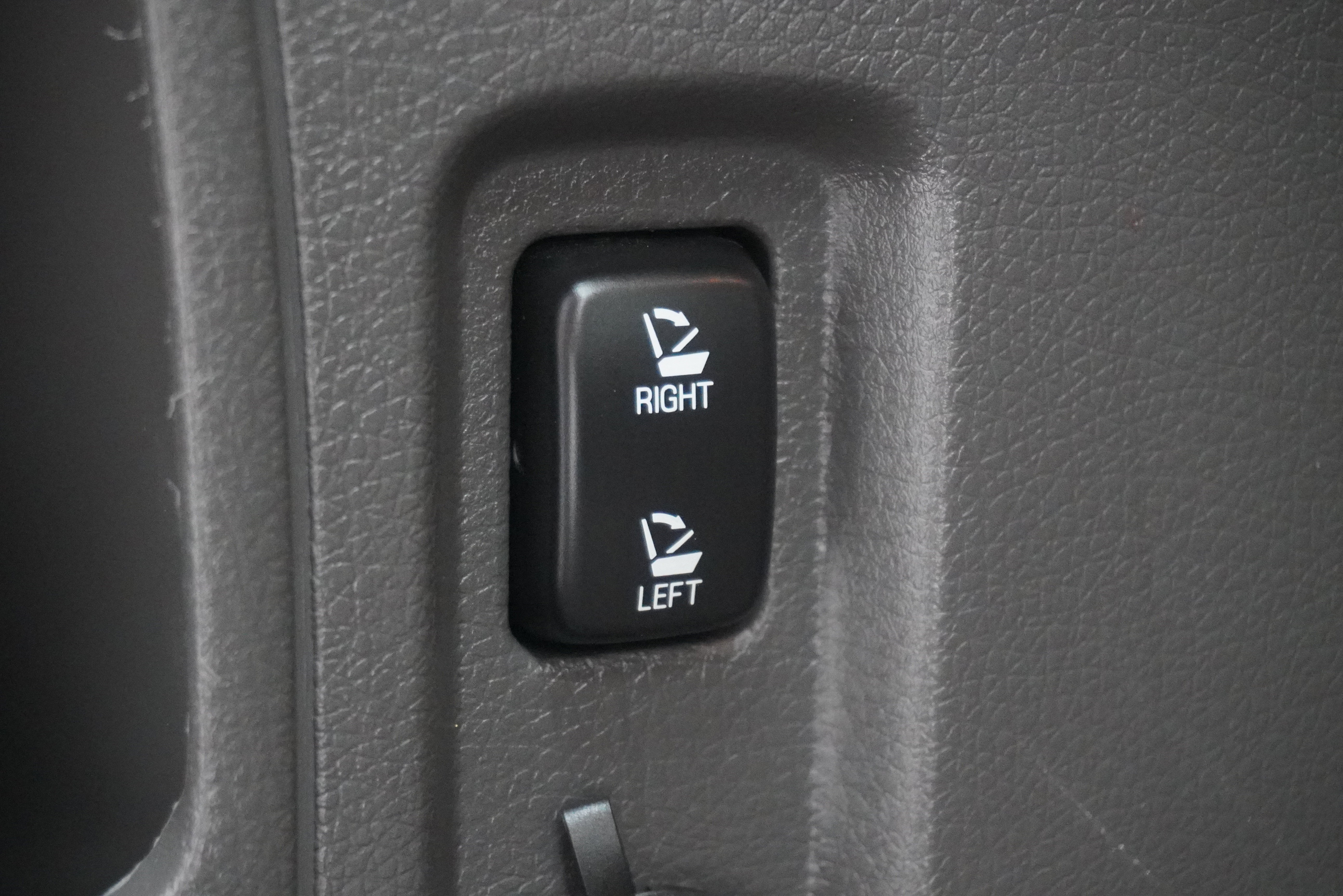 Used 2013 Ford Edge SEL FWD image 23