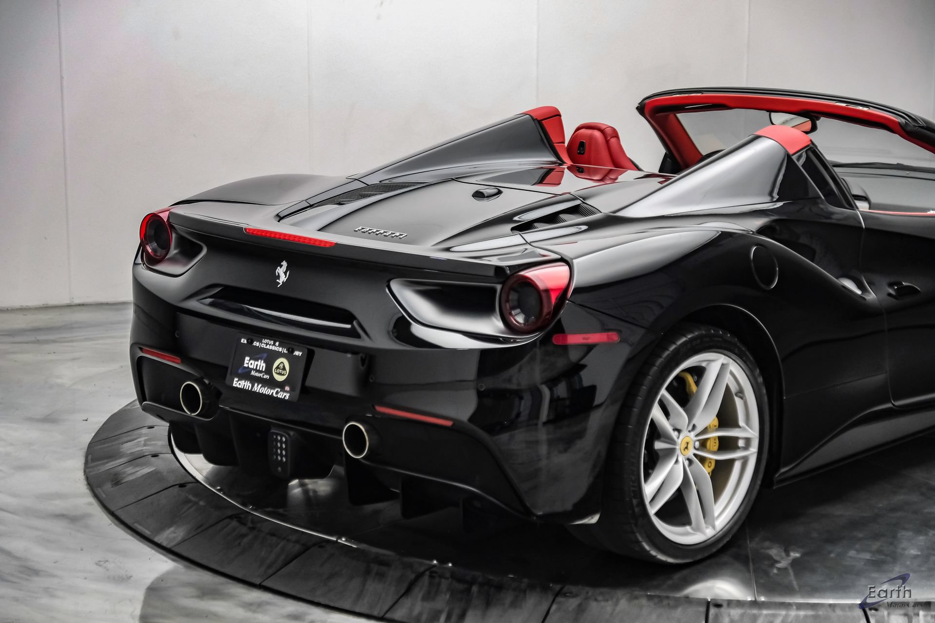 Used 2018 Ferrari 488 Spider RWD image 25
