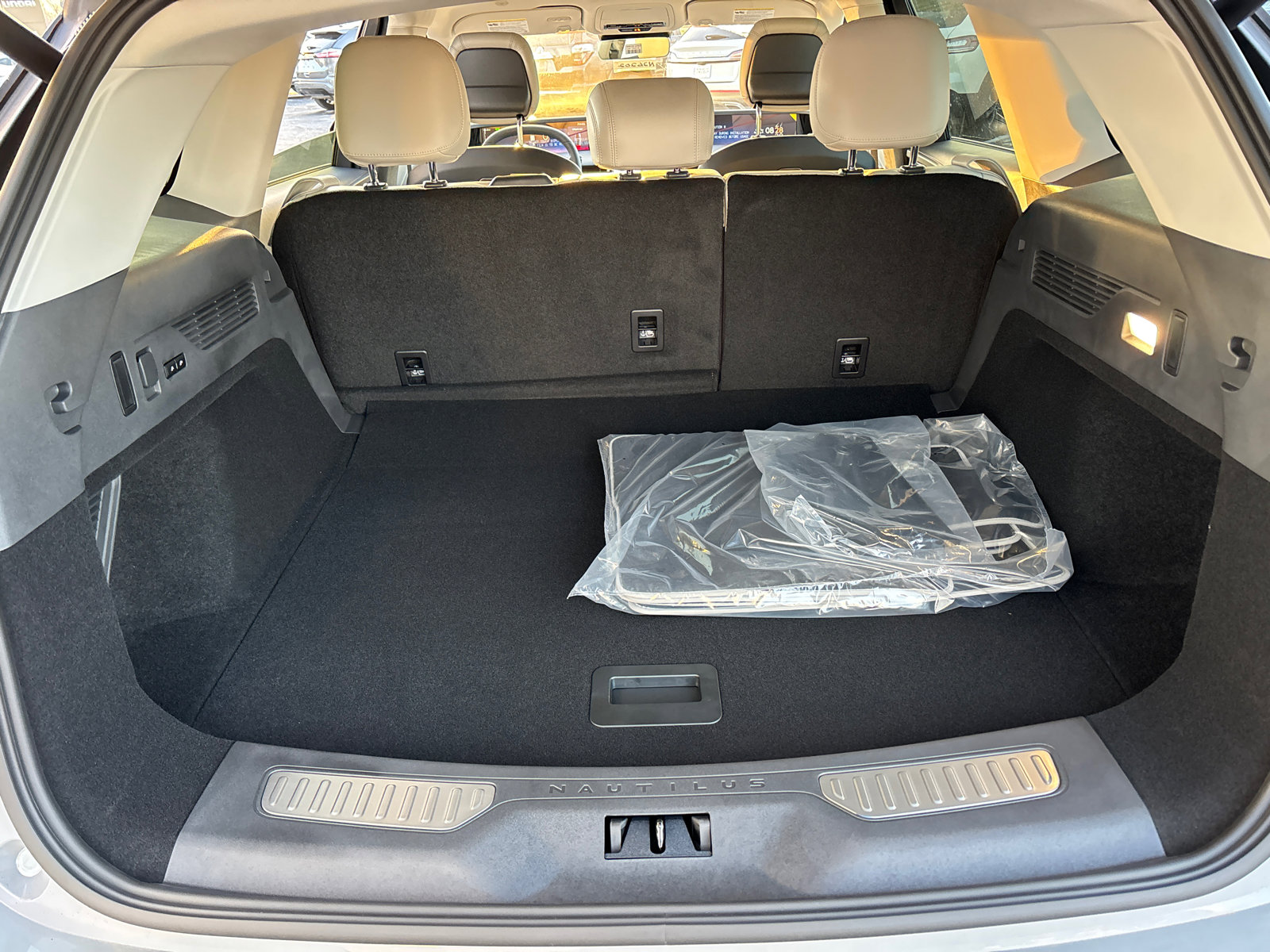 New 2026 Lincoln Nautilus Premier image 9