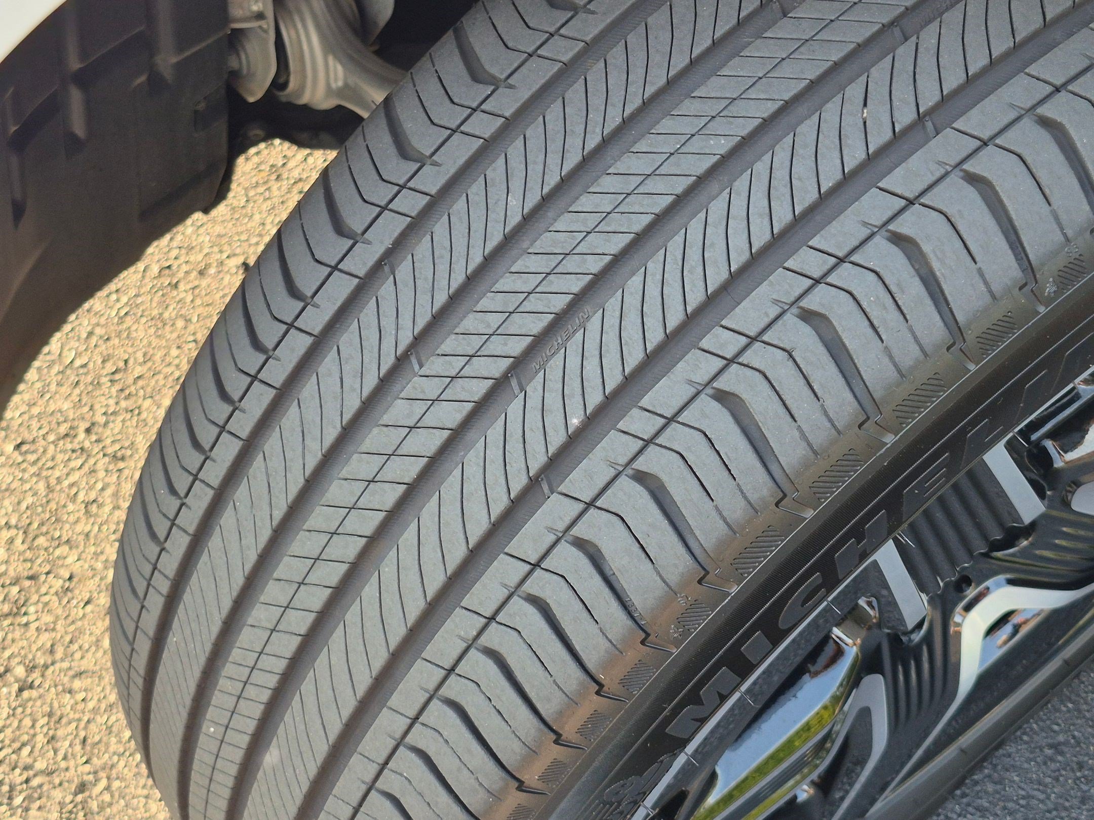 Used 2025 Mercedes-Benz GLC 300 4MATIC image 12