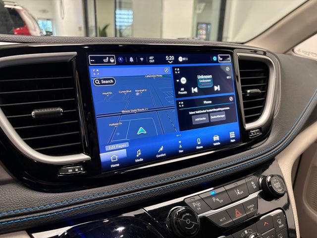 Used 2021 Chrysler Pacifica Touring-L image 16