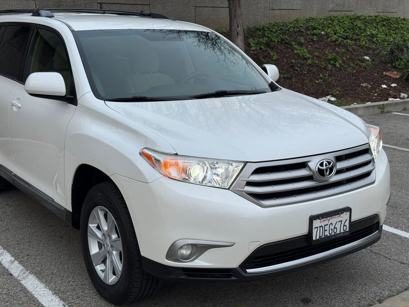 Used 2011 Toyota Highlander SE w/ Tech Pkg FWD image 5